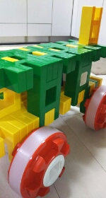 リブロックでパパが作った車